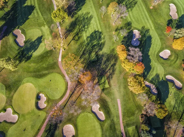 Flygfoto över golfbanan, höstsäsongen — Stockfoto