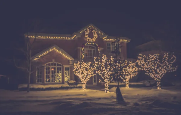 Säsongsöppen juldekoration House Lights — Stockfoto