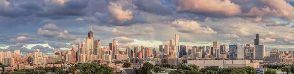 Chicago Downtown Skyline met wolkenkrabbers — Stockfoto