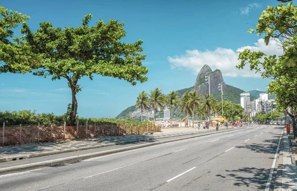 Empty street on Ipanema Beach in Rio De Janeiro — Stock Photo, Image