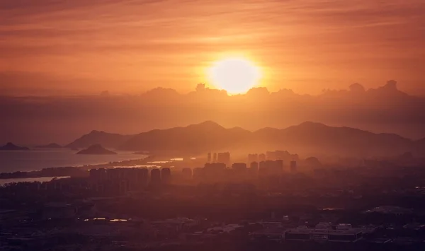 Scenic Sunset over Barra da Tijuca city, Rio de Janeiro — стокове фото