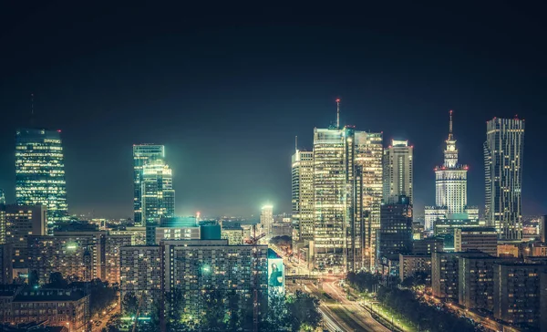 Varsovia centro por la noche, Polonia. Ángulo ancho — Foto de Stock
