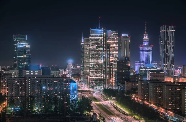Varsóvia centro da cidade à noite, Polónia — Fotografia de Stock