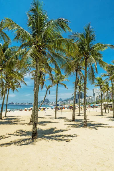 Ipanema Plajı Insanlarla Dolu Güneşli Karnaval Gününde Kalabalık Ipanema Gözde — Stok fotoğraf