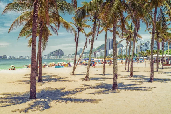 Ipanema Plajı Insanlarla Dolu Güneşli Karnaval Gününde Kalabalık Ipanema Gözde — Stok fotoğraf