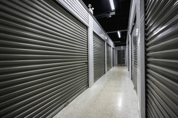 Long Storage Facility Corrodor Garage Doors Light — Stock Photo, Image