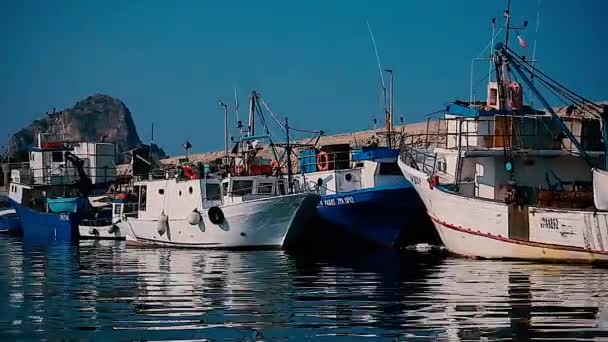 Barcos de pesca en Porticello — Vídeos de Stock