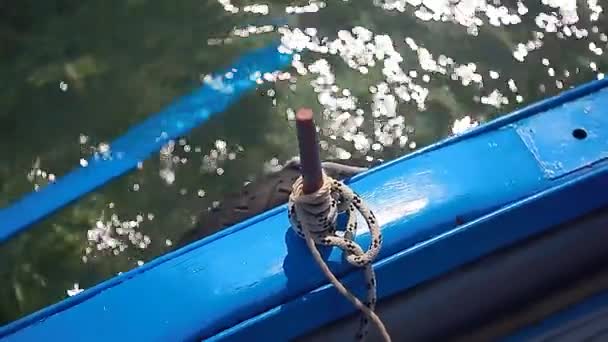 Noeud de marins dans un bateau — Video