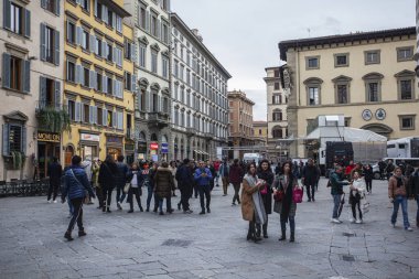 Floransa 'daki Piazza del Duomo 11 turistle