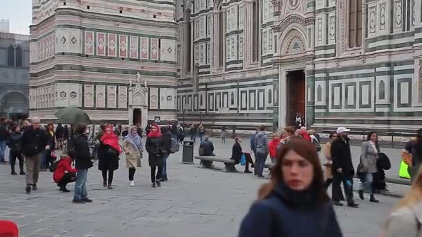 Detalj Piazza Del Duomo Florens Med Turister Besöker Den Molnig — Stockvideo