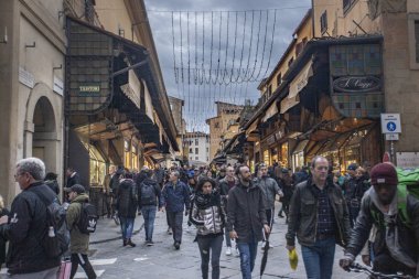 Floransa'daki Ponte Vecchio görünümünü