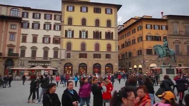 Piazza della Signoria i Florens full av turister — Stockvideo