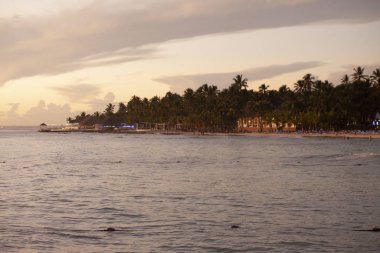Dominicus Shoreline Gün batımında