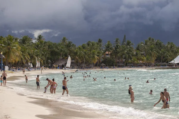 Burza nadciąga na plażę Karaibów — Zdjęcie stockowe