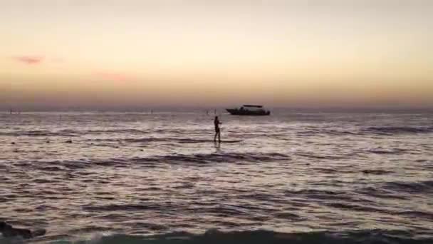 Boote Horizont Bei Sonnenuntergang Bayahibe — Stockvideo