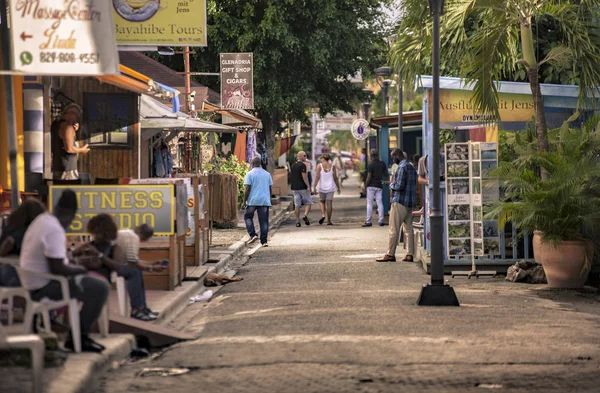 Bayahibe街上的多米尼加人 — 图库照片