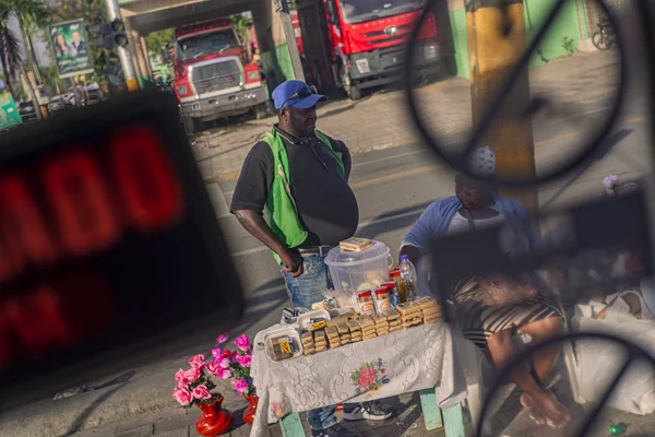 Scène de vie quotidienne dans les rues de Higuey en République dominicaine 17 — Photo