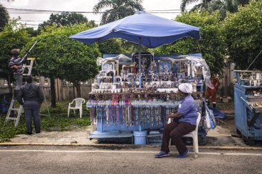 Dini nesneleri oyala