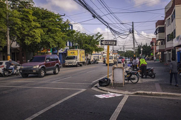 Scena di vita quotidiana nelle strade di Higuey nella Repubblica Dominicana 2 — Foto Stock