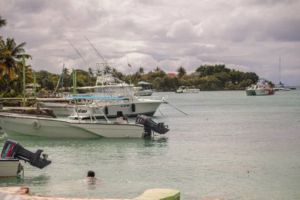 Barcos en Bayahibe en República Dominicana 2 — Foto de Stock