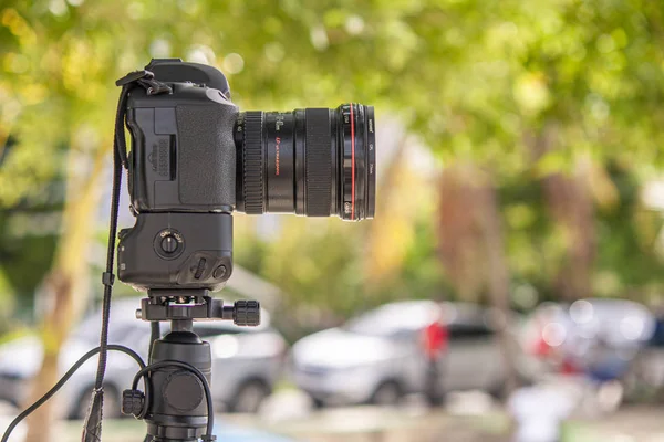 Tripod 2 'deki dijital kamera