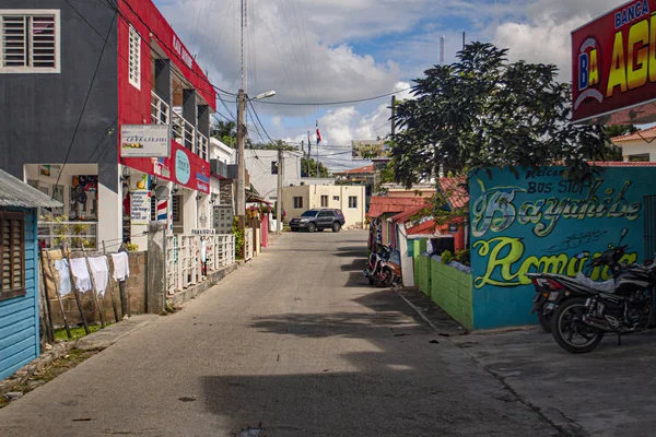 Cena da vida diária na cidade de Bayahibe 28 — Fotografia de Stock