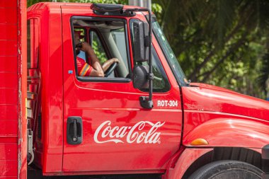 Dominik Cumhuriyeti 'nde Coca Cola kamyonu