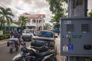 Bayahibe kasabasındaki günlük hayatın manzarası.
