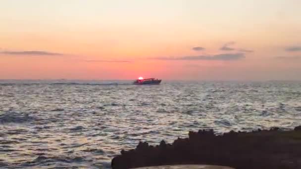 Voilier Passe Horizon Mer Coucher Soleil Dominicus République Dominicaine — Video