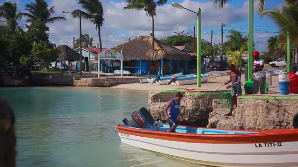 Bayahibe Dominican Republic January 2020 Dominican Boys Board Boat — стокове відео