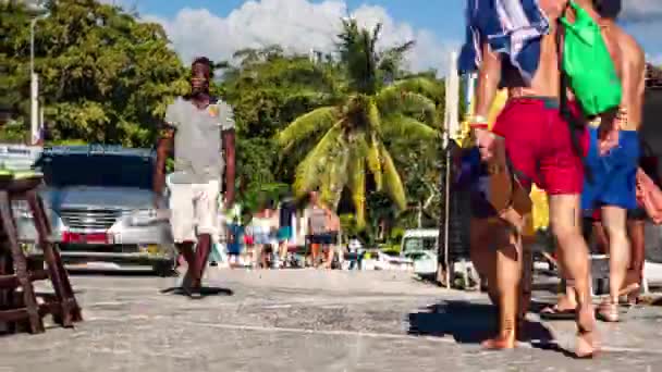 Siyah Çocuklar Voleybol Oynuyor Dominik Cumhuriyeti Kalenin Arkasında Çekiliyor — Stok video