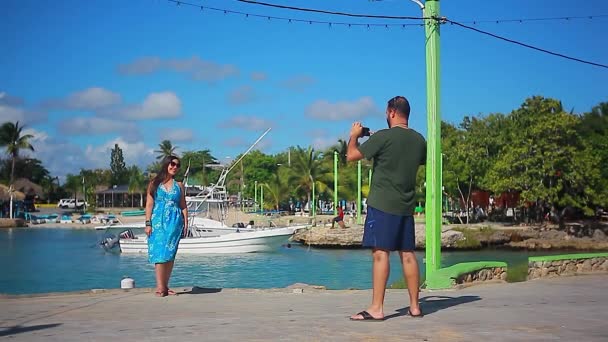 Bayahibe Dominican Republic January 2020 Tourist Photographs Girlfriend Bayahibe — Stockvideo