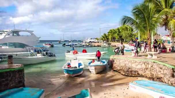 Time Lapse Vista Playa Bayahibe Con Barcos Movimiento — Vídeos de Stock