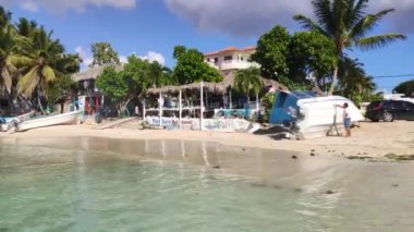 Bayahibe, Dominik Cumhuriyeti 23 Aralık 2019: Bayahibe lagünü ve turistik liman