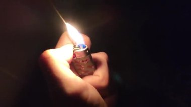 Karanlıkta ateşle daha aydınlık