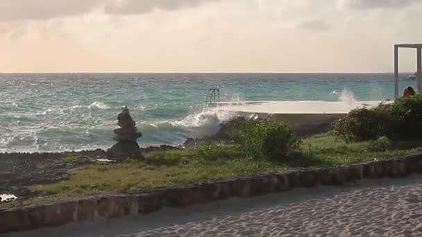 Gün Batımında Zen Taşlı Bayahibe Denizi — Stok video