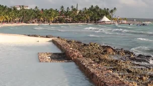 Plage Bayahibe Avec Piscine Dans Une Station Balnéaire — Video