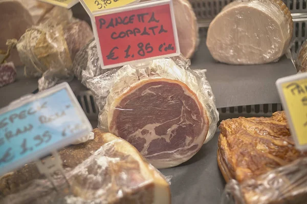 Fratta Polesine Italia Marzo 2020 Embutidos Mostrador Tienda Comestibles — Foto de Stock
