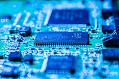 Görünür yapı ve çipin işlevsel detaylarıyla birlikte elektronik bileşenler detayı