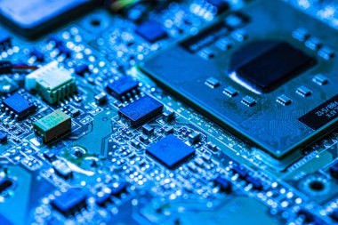 Görünür yapı ve çipin işlevsel detaylarıyla birlikte elektronik bileşenler detayı