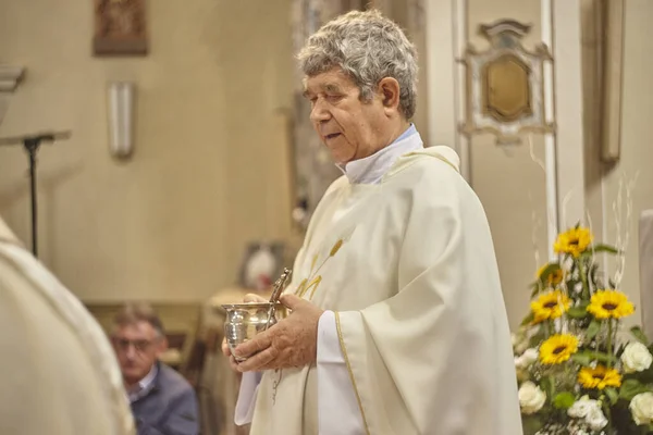 Priest Celebrates Liturgy Catholic Church Italy — Stock Photo, Image