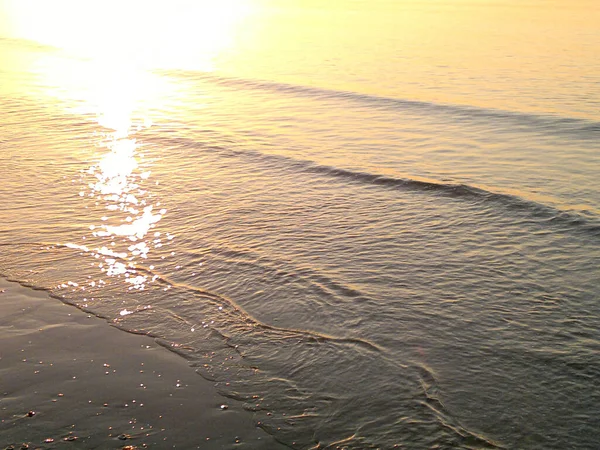 イタリア北部ソトマリナのビーチの日の出の風景 — ストック写真