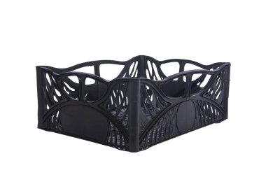 Sebzeler için beyaz arka planı olan izole plastik sandık.