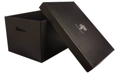 Sebzeler için beyaz arka planlı karton kutu.