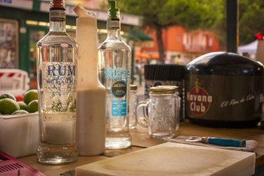 LENDINARA, İTALYA 24 Mart 2020: Havana Kulübü ruhları şişeleri