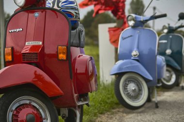 LENDINARA, İTALYA 24 Mart 2020: Piaggio Vespa scooter detayı