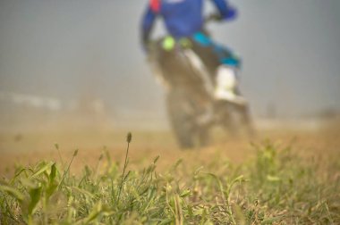 GAVELLO, İTALYA 24 Mart 2020: Kırsal kesimde Enduro yarışı