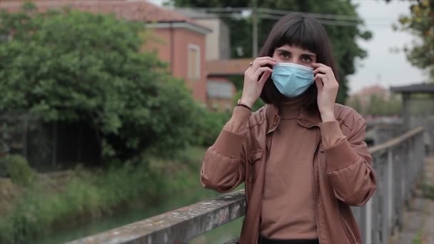 Young Girl Medical Mask Watching Camera Outdoor Scene Bergamo Italy — Stock Video