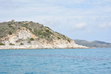 Güneşli bir günde İtalya 'nın Sardunya kıyı şeridi