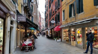 Venedik, İtalya 25 Mart 2019 Venedik 'te bir cadde manzarası